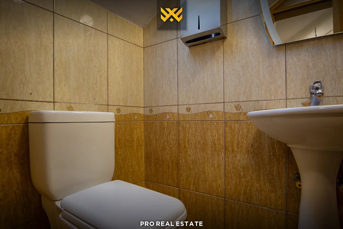 Banesë - Zyrë 150m² me #QIRA në Qendër.