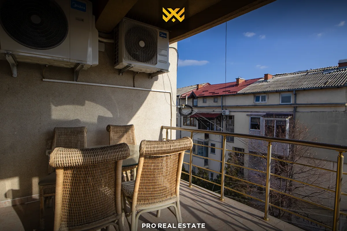 Banesë - Zyrë 150m² me #QIRA në Qendër.