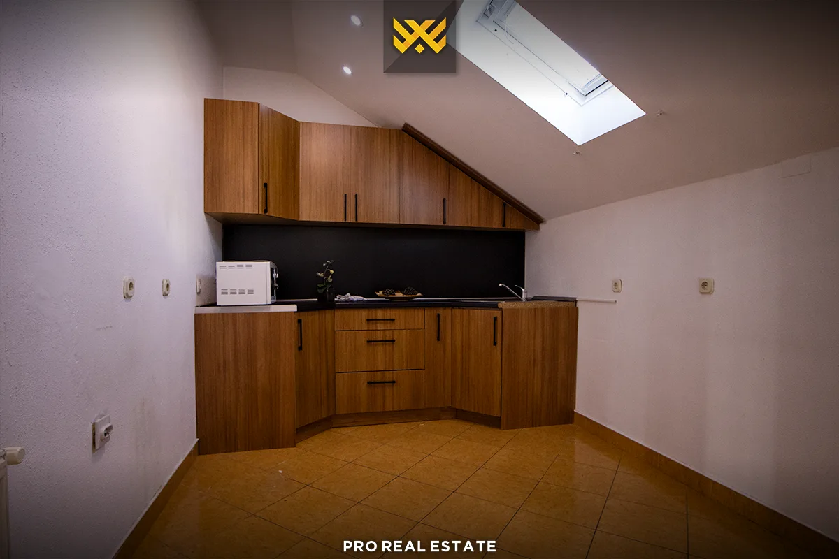 Banesë - Zyrë 150m² me #QIRA në Qendër.