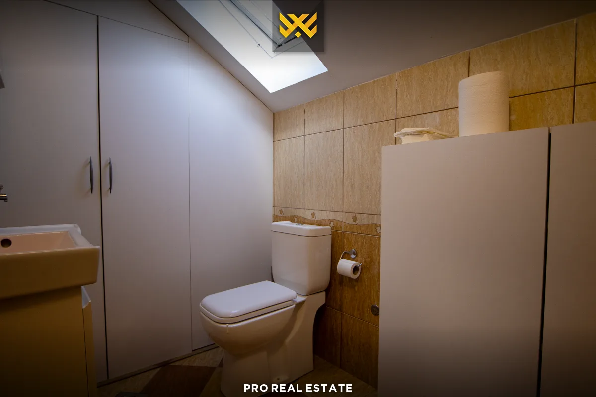 Banesë - Zyrë 150m² me #QIRA në Qendër.