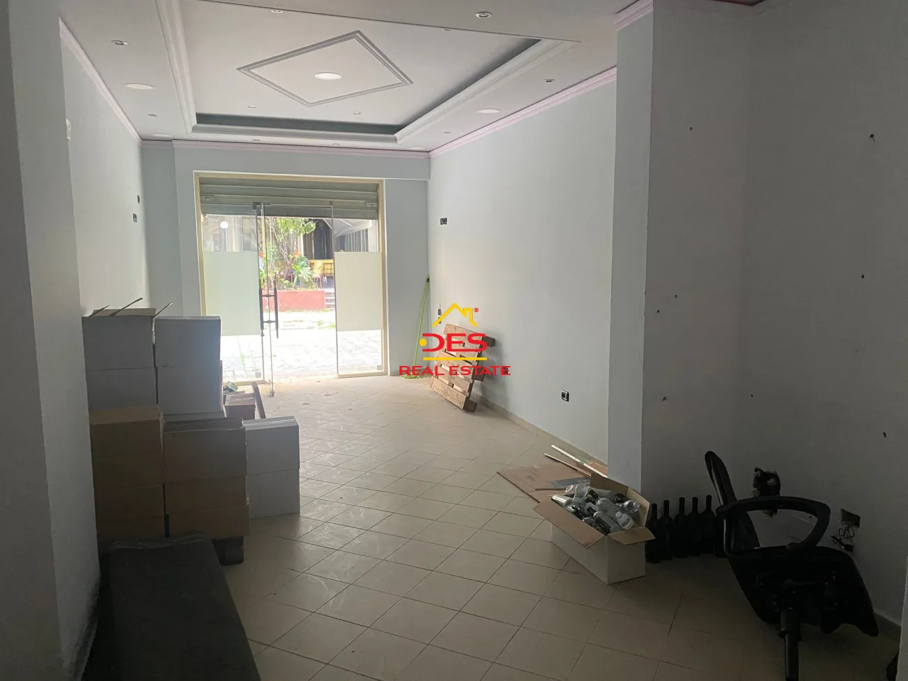 Shitet njësi shërbimi pranë tregut të orizit,vlorë