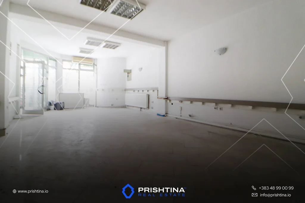 Objekt me qira 1000m² në Pejton