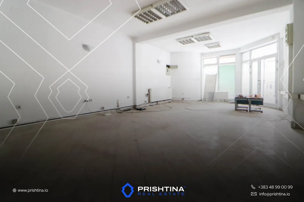 Objekt me qira 1000m² në Pejton