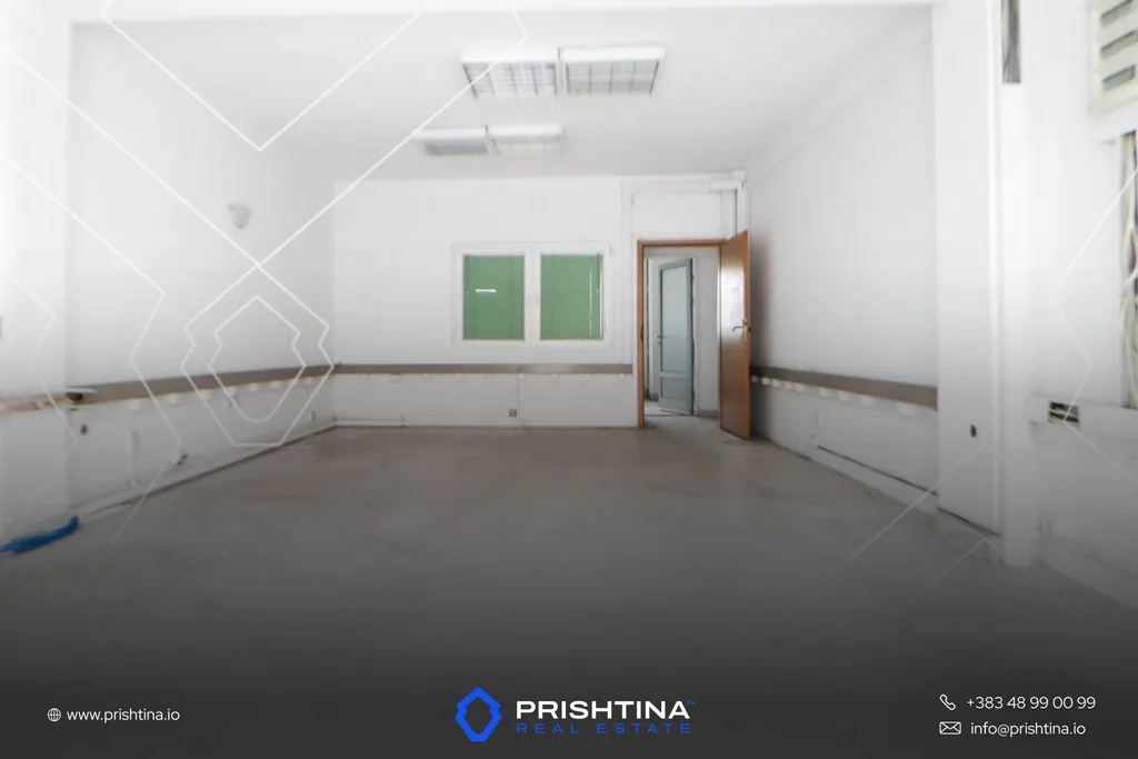 Objekt me qira 1000m² në Pejton