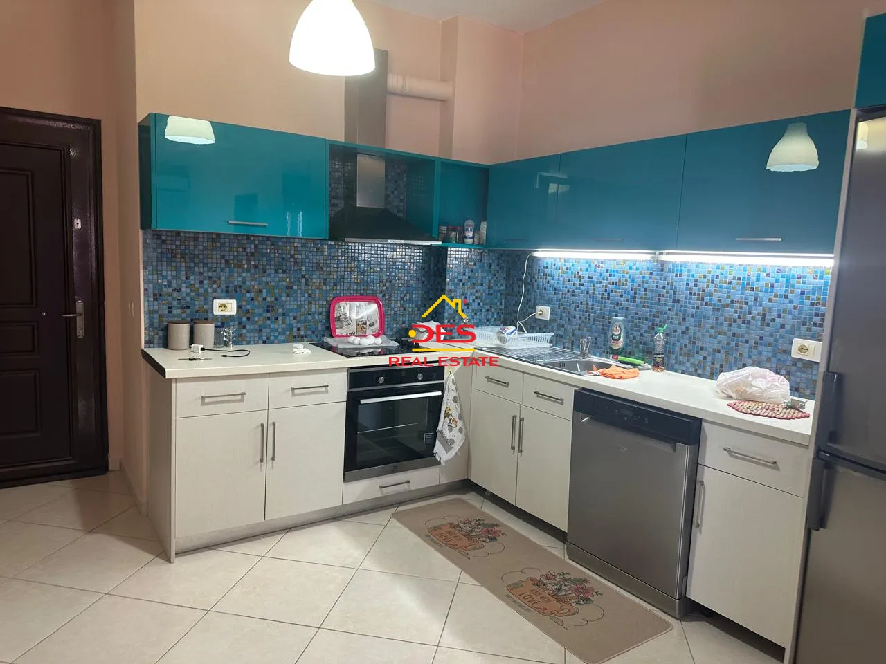 Shitet apartament 2+1 në sarandë – me pamje nga deti
