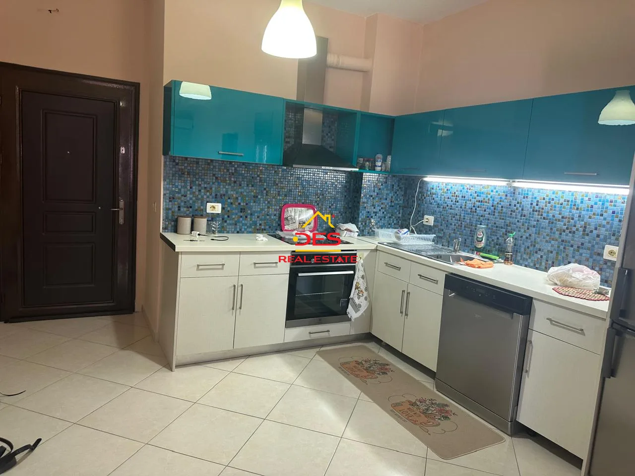 Shitet apartament 2+1 në sarandë – me pamje nga deti