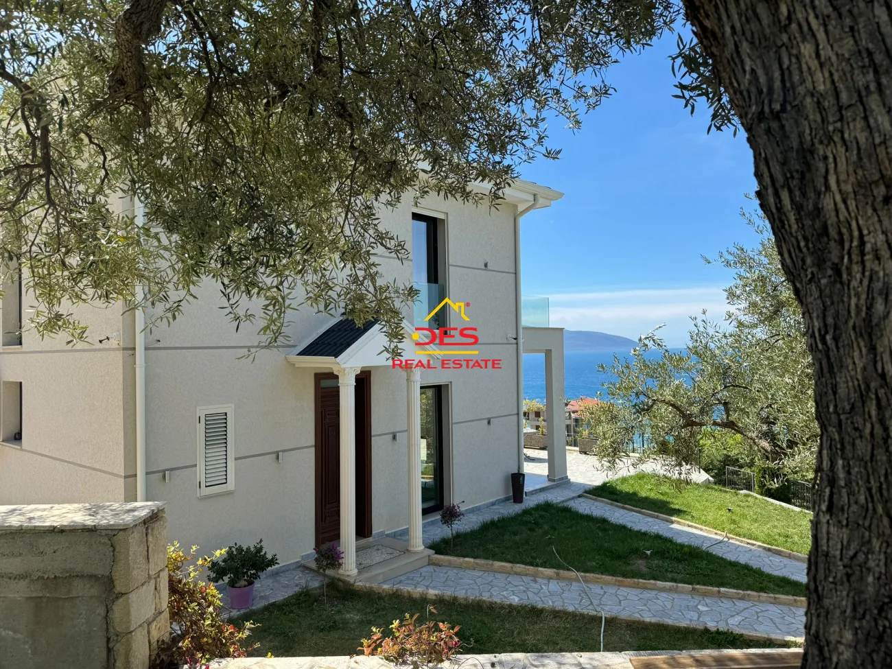 Jepet me qira vilë 2 katëshe në ujë të ftohtë , vlorë
