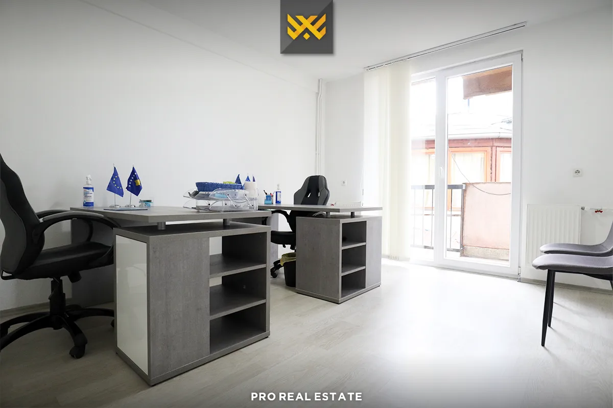 Banesë - Zyrë 60m² me #QIRA në Qendër.