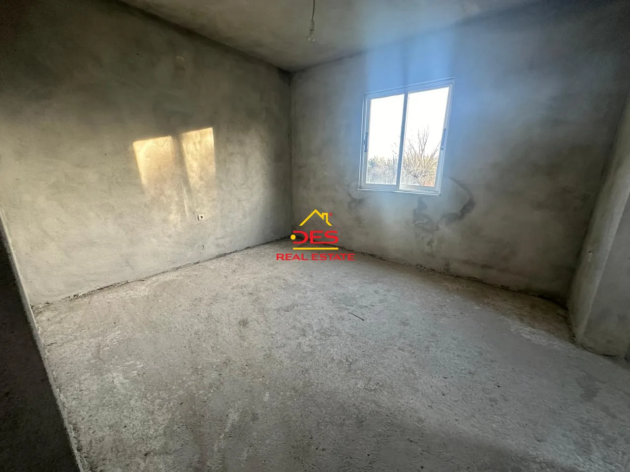 Shitet shtëpi private + toke are në vrion , sarandë