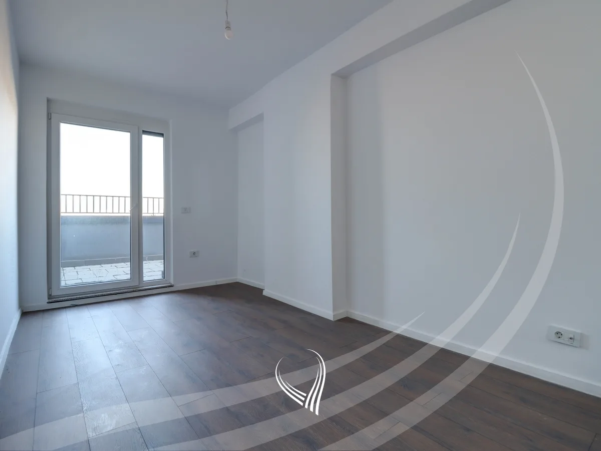Penthouse me 4 dhoma gjumi në shitje në lagjen Prishtina e Re