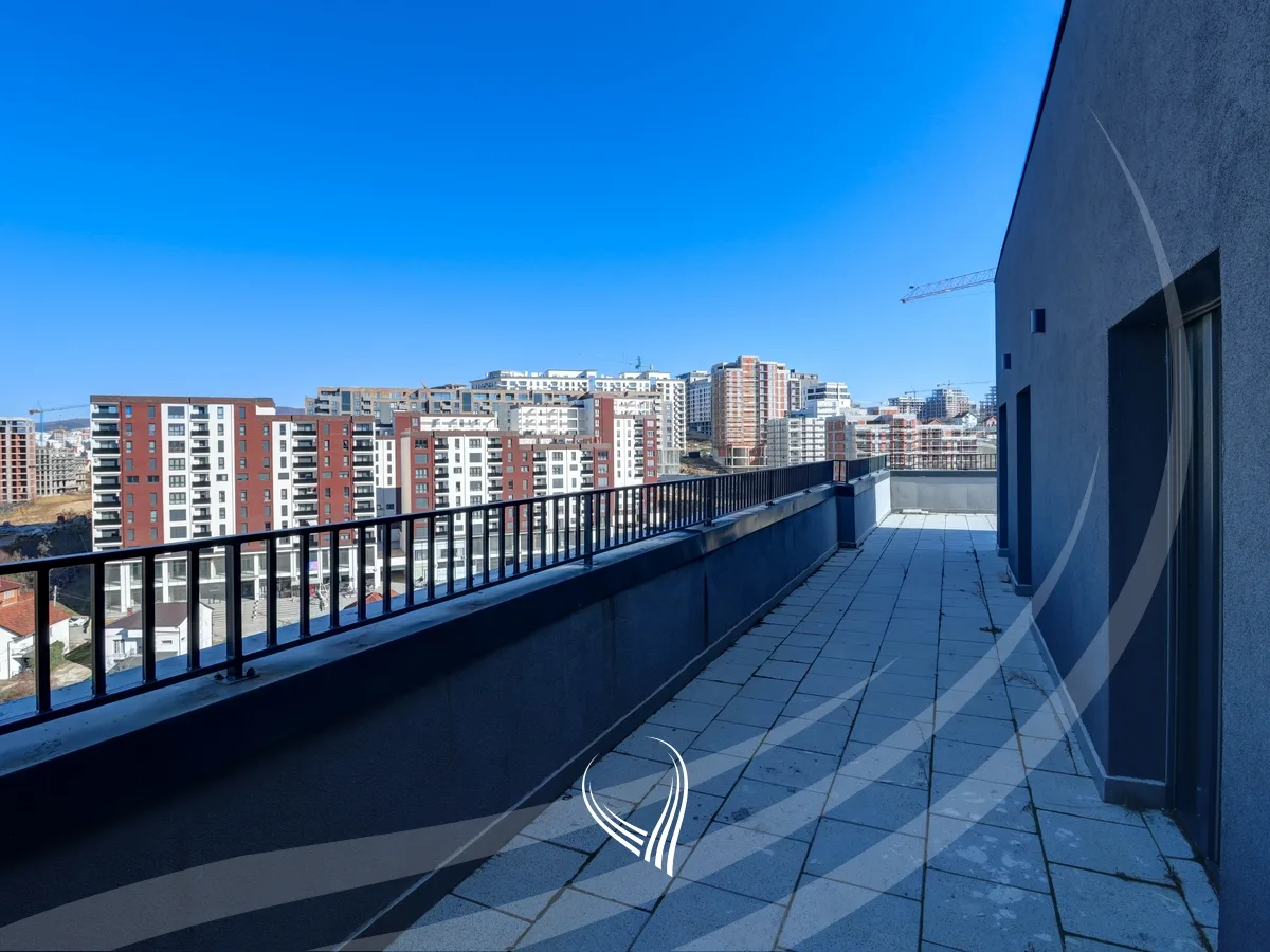Penthouse me 4 dhoma gjumi në shitje në lagjen Prishtina e Re