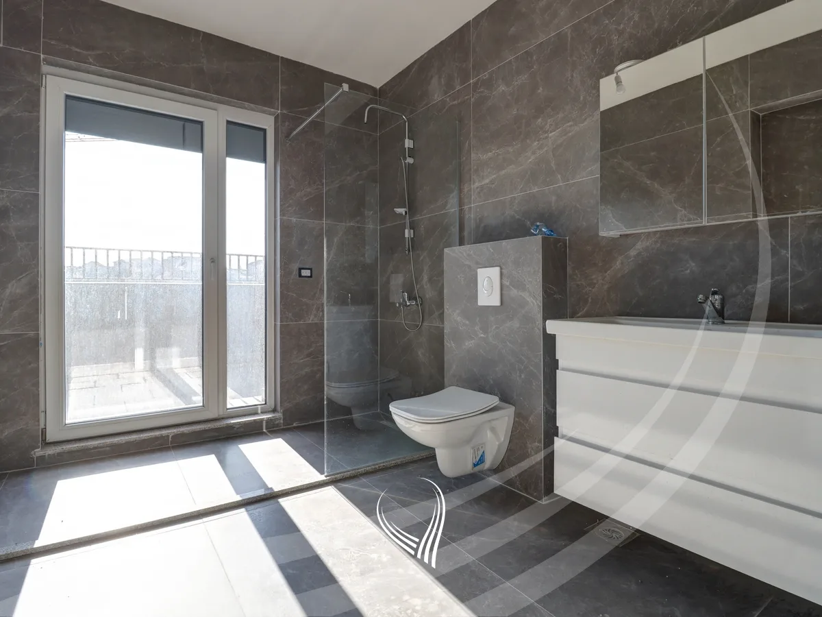 Penthouse me 4 dhoma gjumi në shitje në lagjen Prishtina e Re