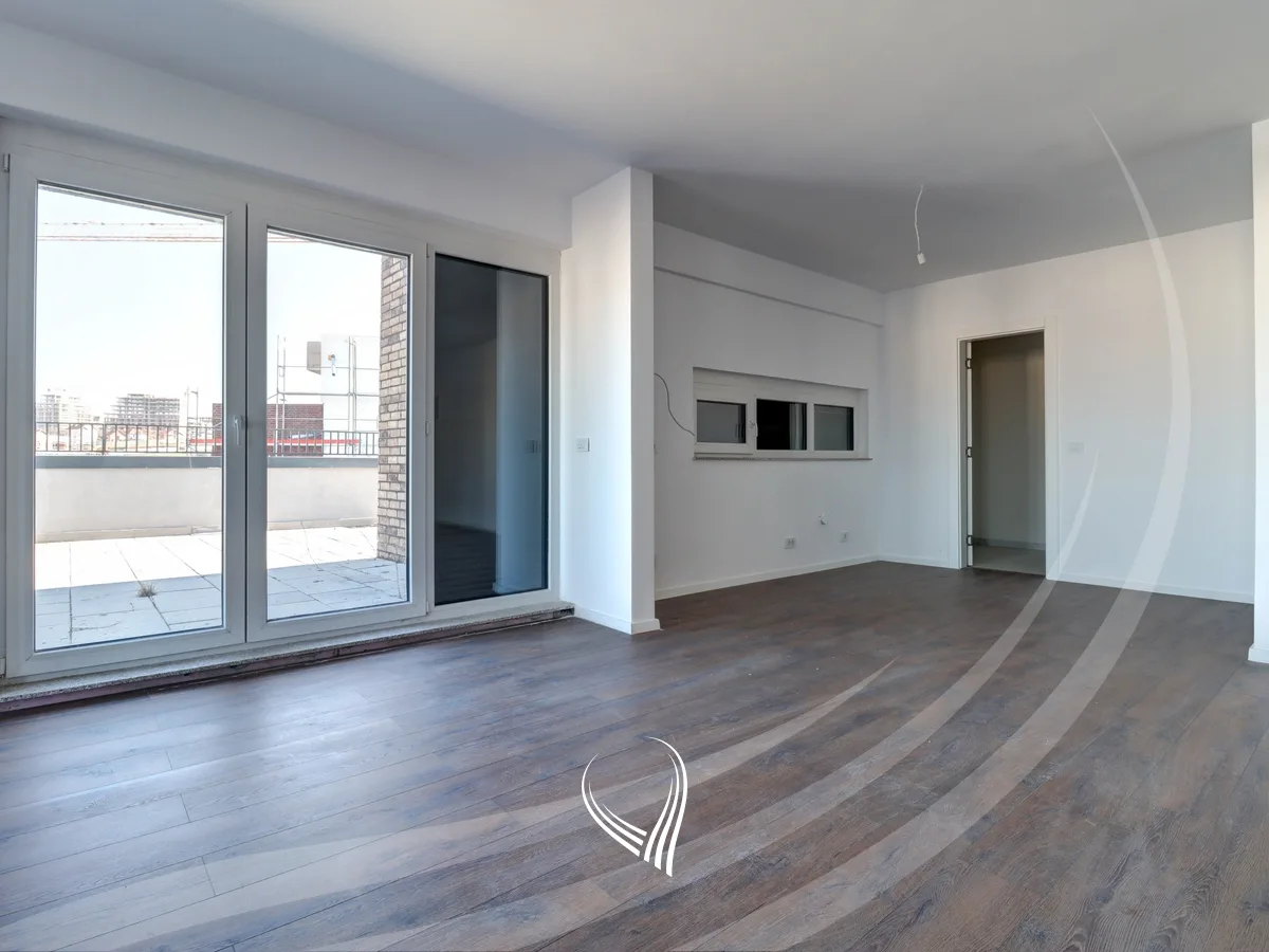 Penthouse me 4 dhoma gjumi në shitje në lagjen Prishtina e Re