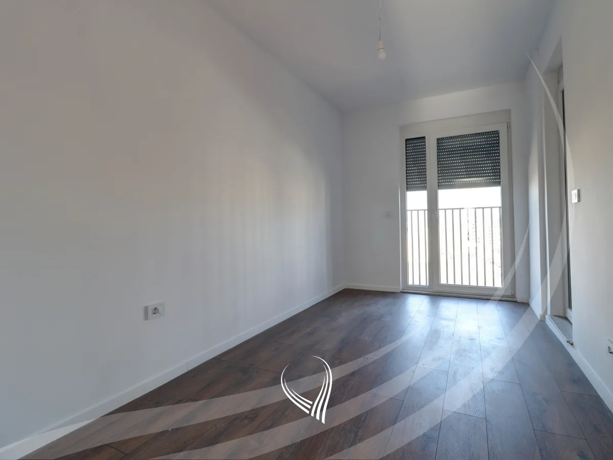 Penthouse me 4 dhoma gjumi në shitje në lagjen Prishtina e Re