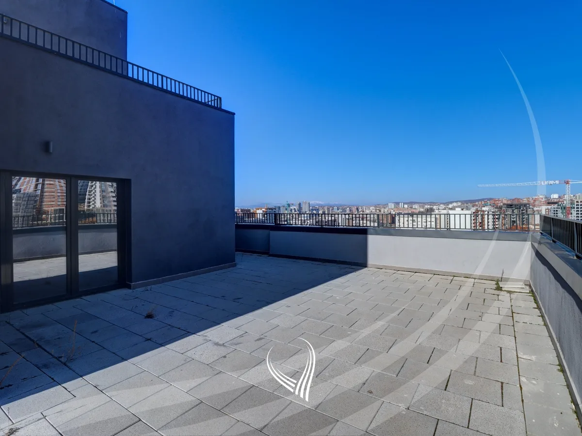 Penthouse me 4 dhoma gjumi në shitje në lagjen Prishtina e Re