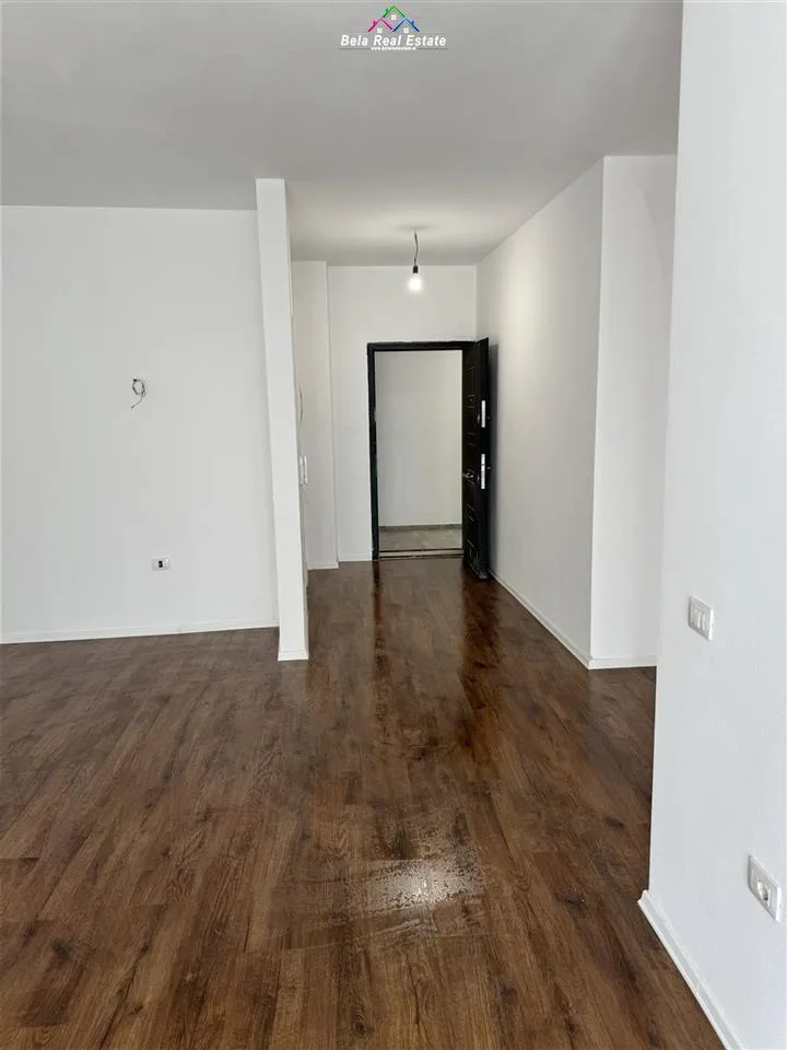 Zyre me qera 2+1 tek Rruga e Barrikadave (ID BZ2375) Tirane