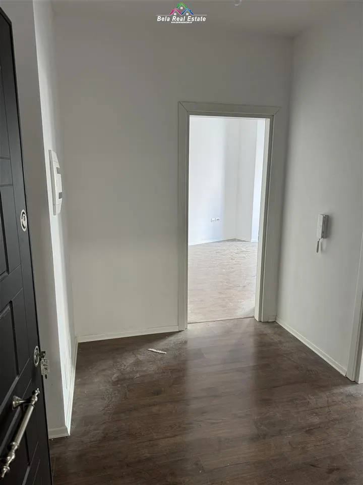 Zyre me qera 2+1 tek Rruga e Barrikadave (ID BZ2375) Tirane