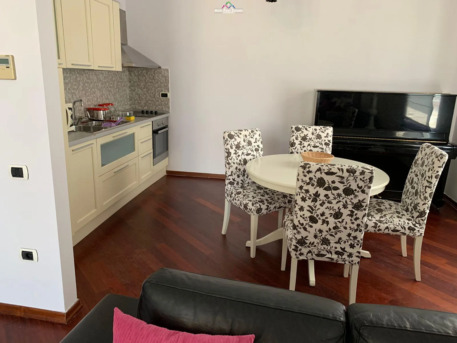 Apartamet Me Qera 2+1+2 ne Bllok (ID B2201220) Tirane.