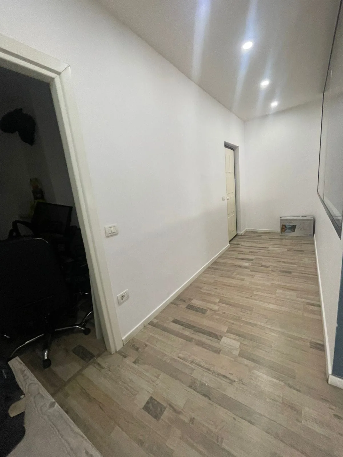 Zyre Me Qera 2+1 Tek Sheshi Willson (ID BZ2656) Tirane