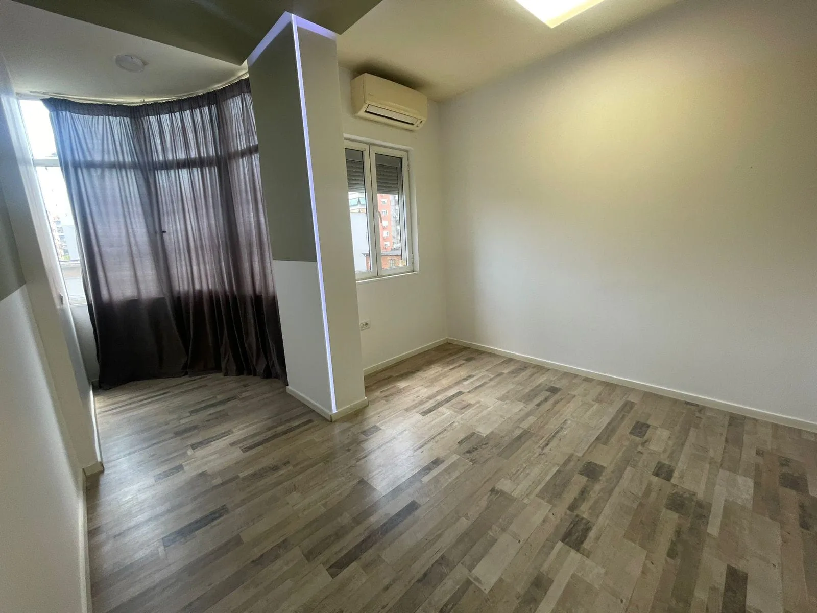 Zyre Me Qera 2+1 Tek Sheshi Willson (ID BZ2656) Tirane
