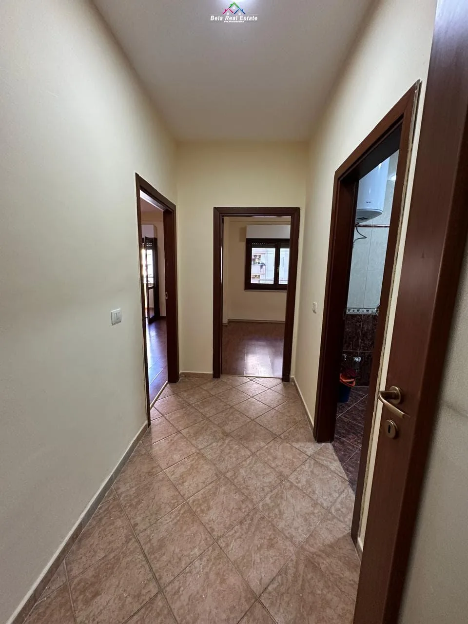 Zyre Me Qera Tek Komuna e Parisit (ID BZ2727) Tirane