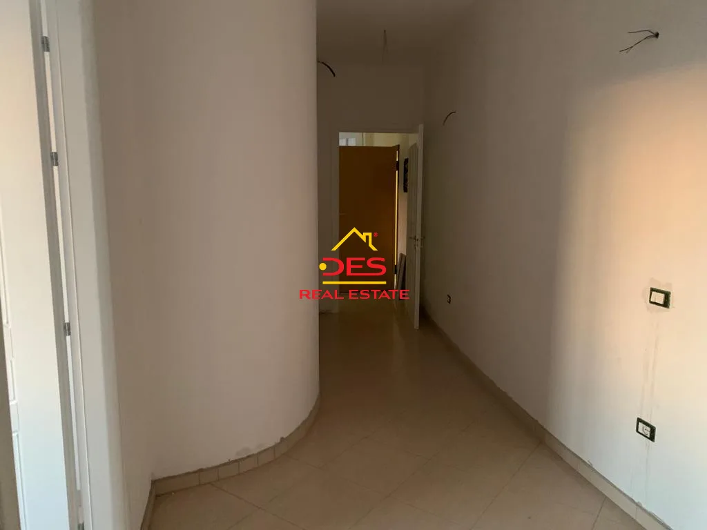 Jepet me qira apartament 3+1 në qendër të qytetit,elbasan.