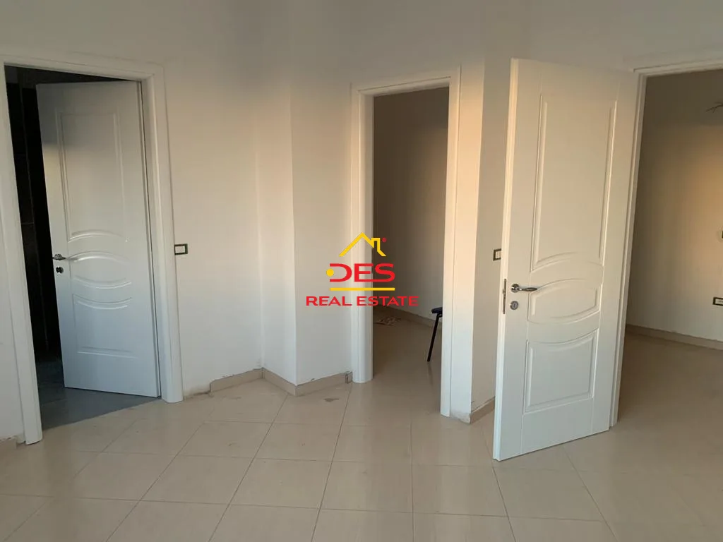 Jepet me qira apartament 3+1 në qendër të qytetit,elbasan.