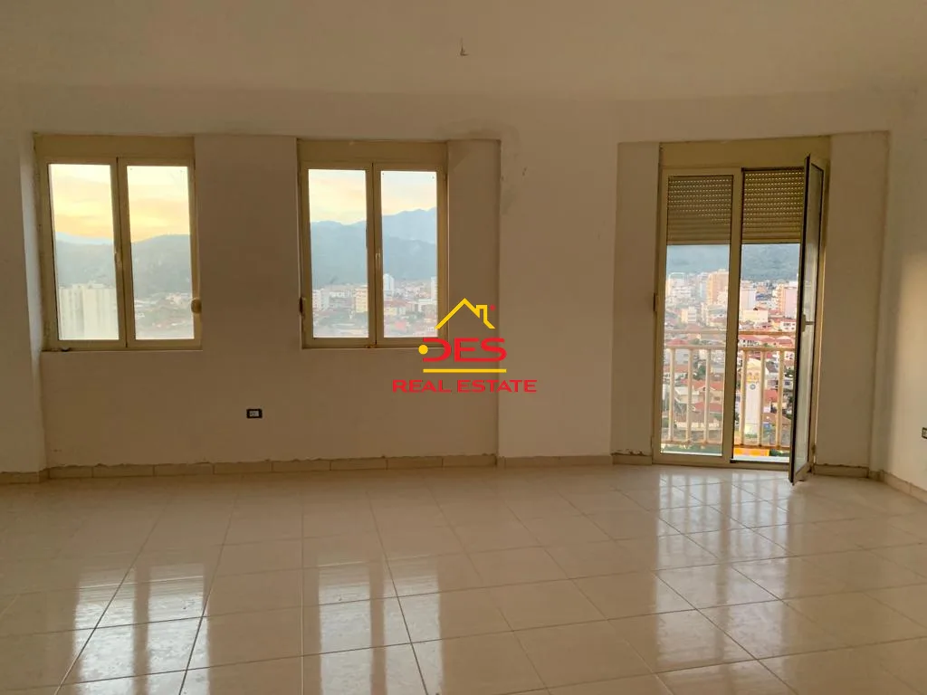 Jepet me qira apartament 3+1 në qendër të qytetit,elbasan.