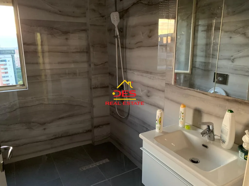 Jepet me qira apartament 3+1 në qendër të qytetit,elbasan.