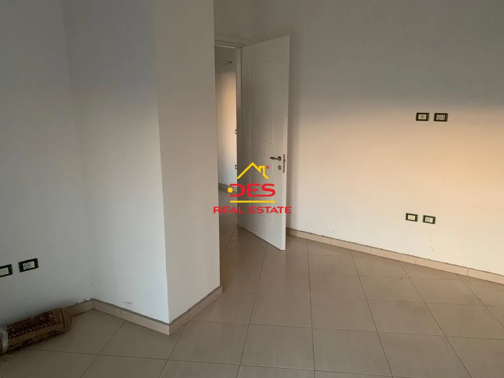 Jepet me qira apartament 3+1 në qendër të qytetit,elbasan.