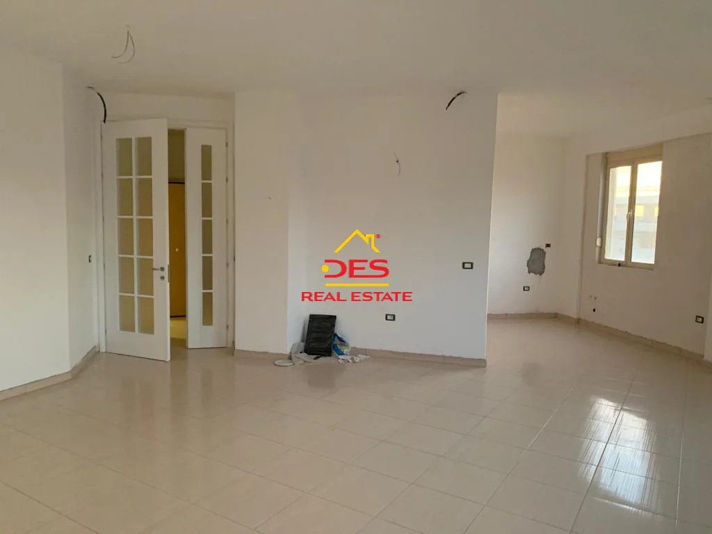 Jepet me qira apartament 3+1 në qendër të qytetit,elbasan.