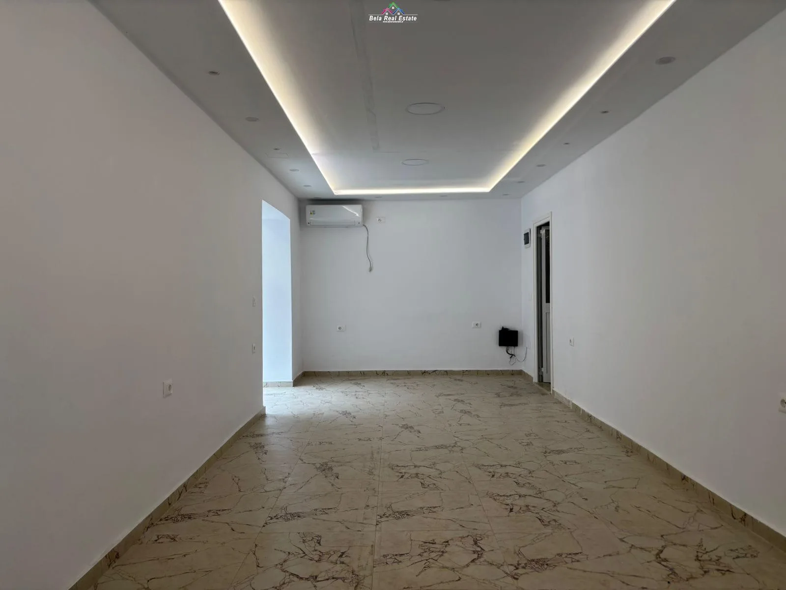 Dyqan me qera tek 21 Dhjetori (ID BD21677) Tirane