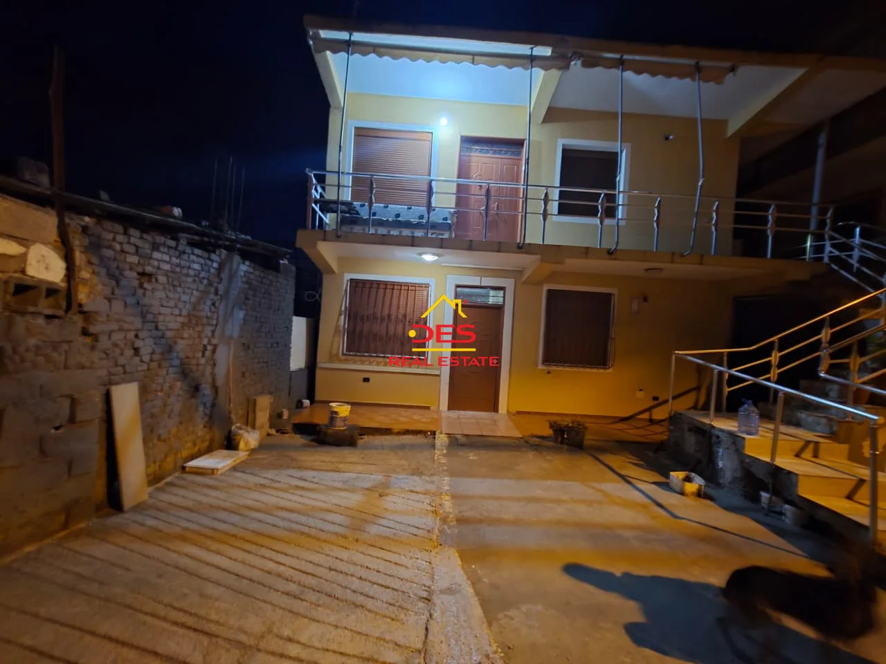 Jepet me qira kati i dyte i vilës në çole, vlorë