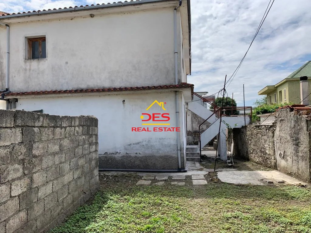 Shitet shtëpi private në lagjen ’28 nëntori’ , elbasan.