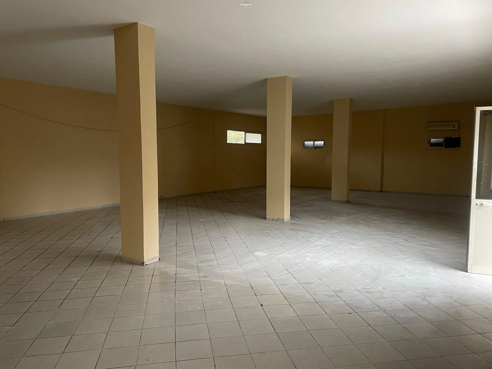 Dyqan Me Qera Prane Kompleksit Grand (ID BD21875) Tirane