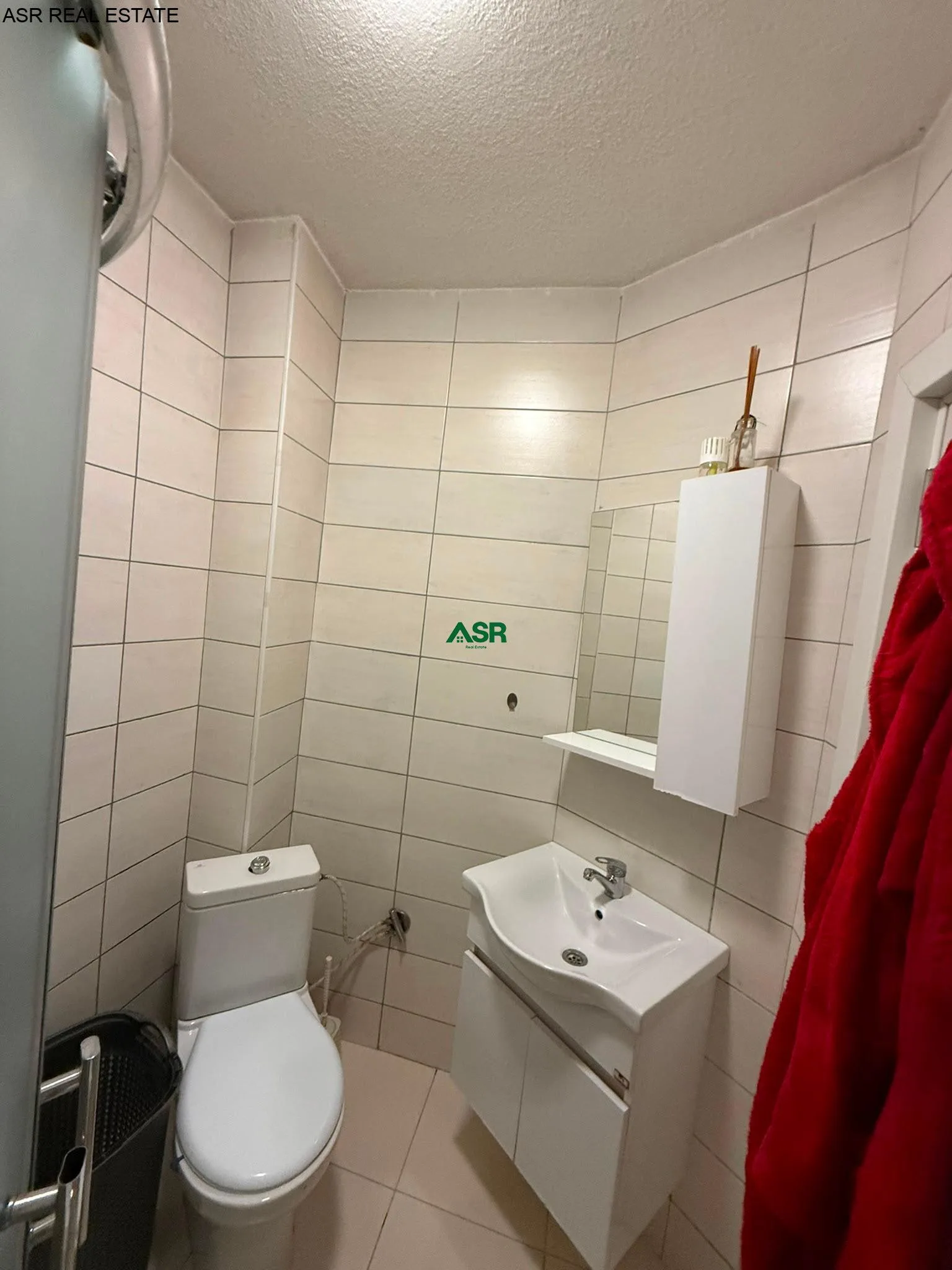 Ofrohet për shitje banesë në Matin 1, në Muharrem Fejza – te Frizer Toni.