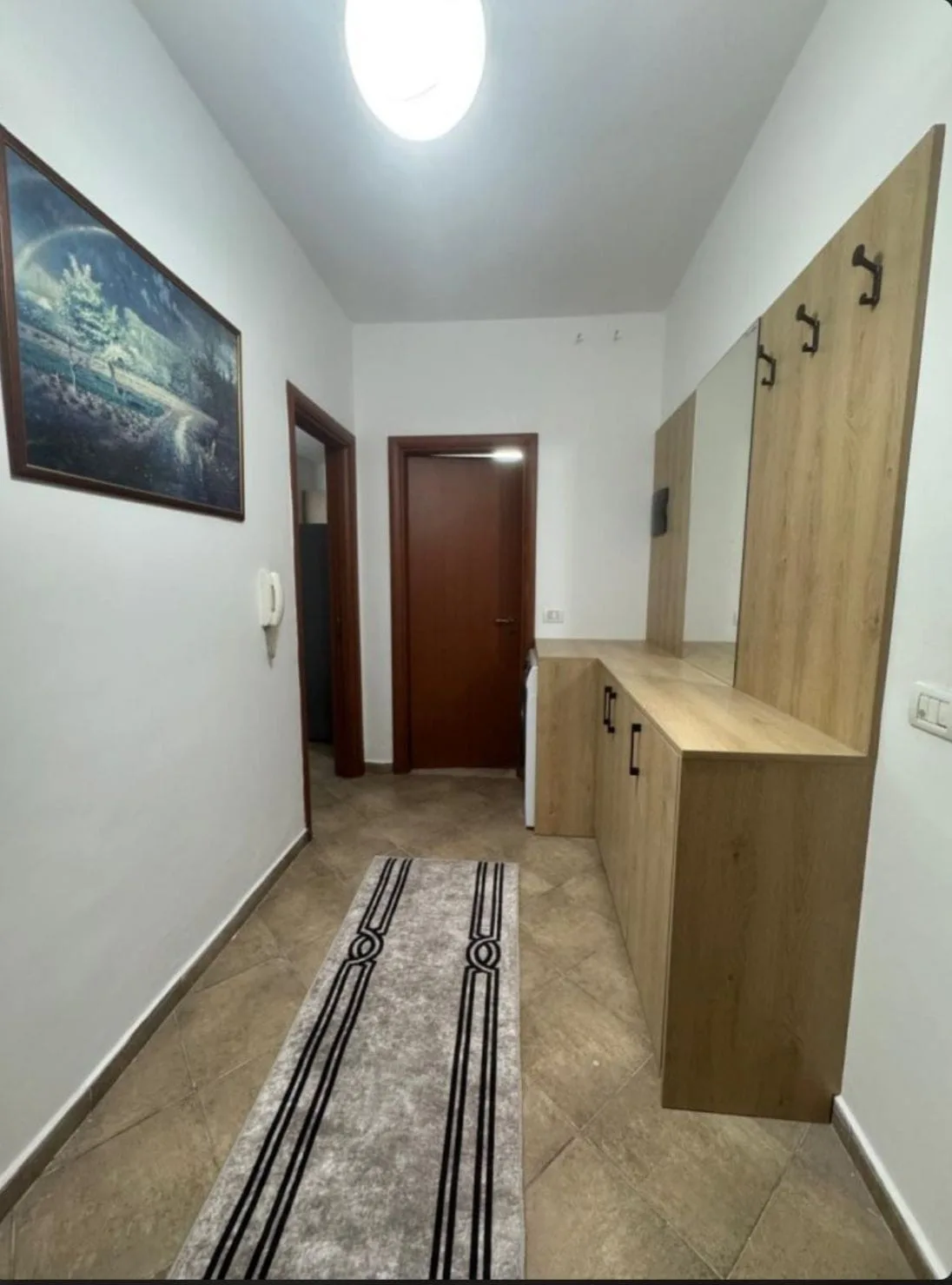 Apartament Me Qera 1+1 Tek Komuna e Parisit (ID B2101197) Tirane