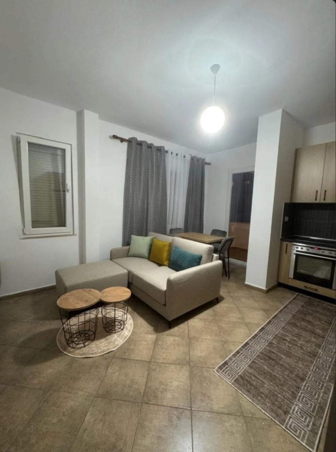 Apartament Me Qera 1+1 Tek Komuna e Parisit (ID B2101197) Tirane