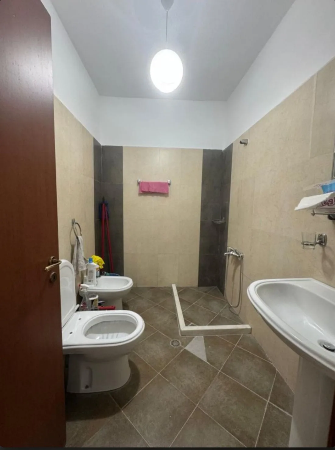 Apartament Me Qera 1+1 Tek Komuna e Parisit (ID B2101197) Tirane