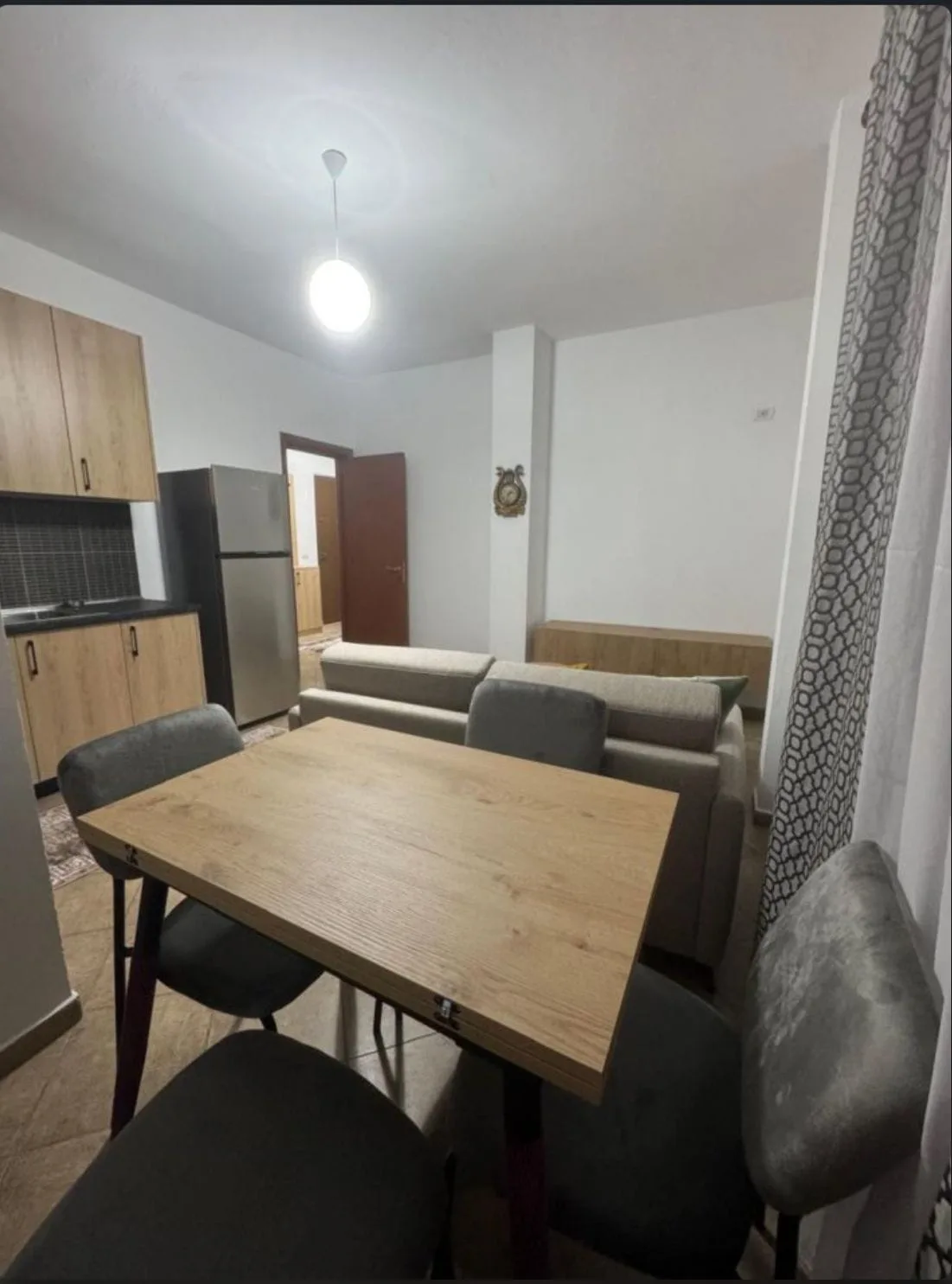 Apartament Me Qera 1+1 Tek Komuna e Parisit (ID B2101197) Tirane