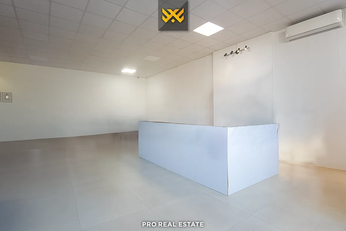 Lokal 100m² me #QIRA në Bregun e Diellit.