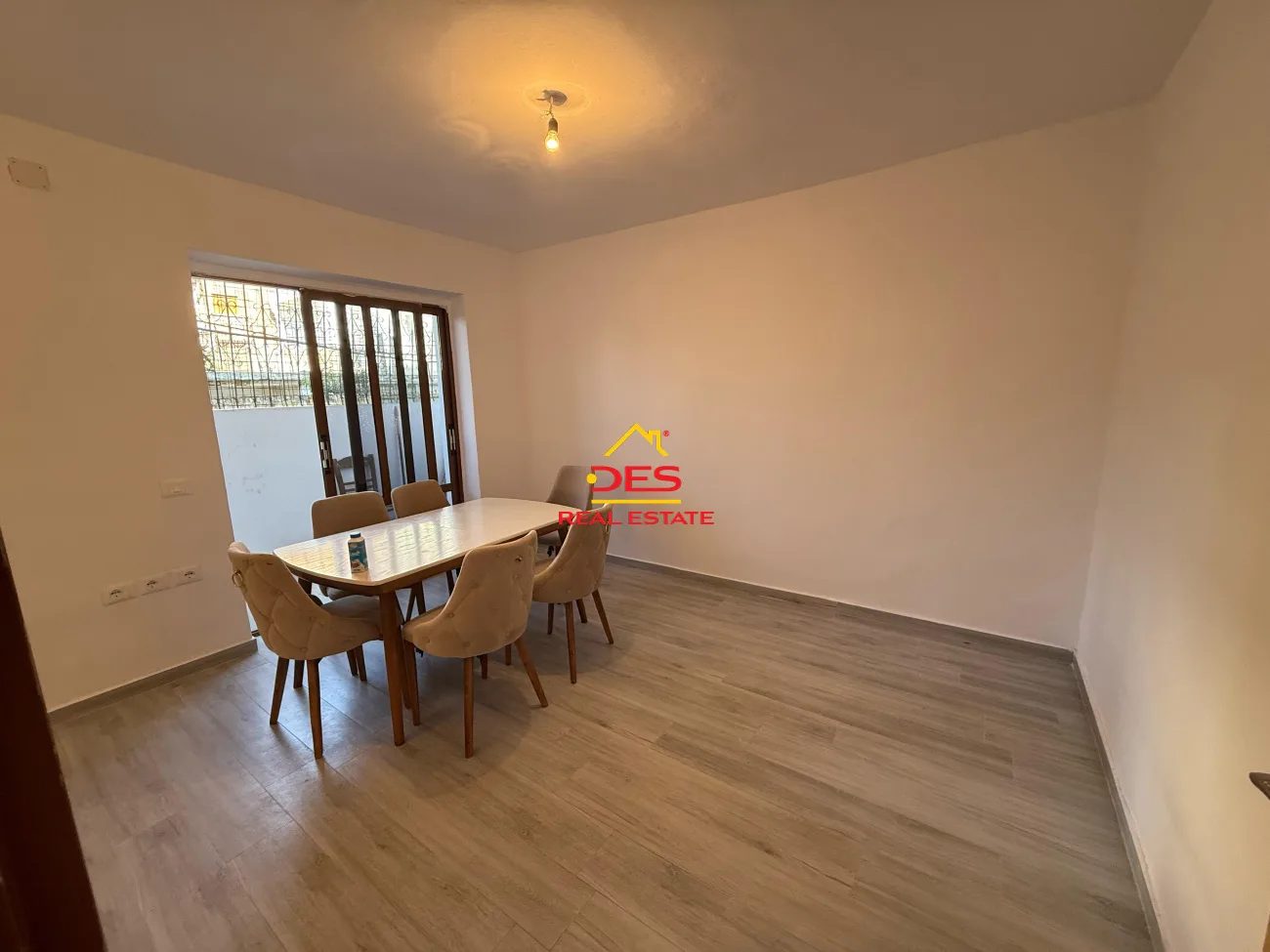 Shitet apartament 2+1 pranë shkollës ” 24 maji” ,vlorë