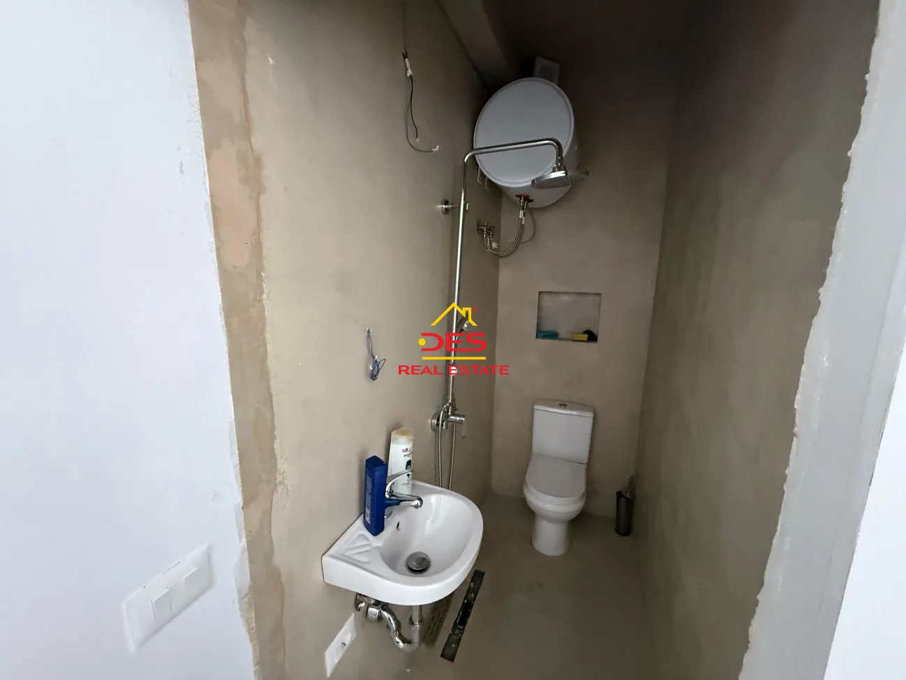 Shitet apartament 2+1 pranë shkollës ” 24 maji” ,vlorë