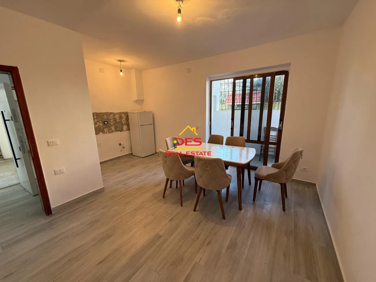 Shitet apartament 2+1 pranë shkollës ” 24 maji” ,vlorë
