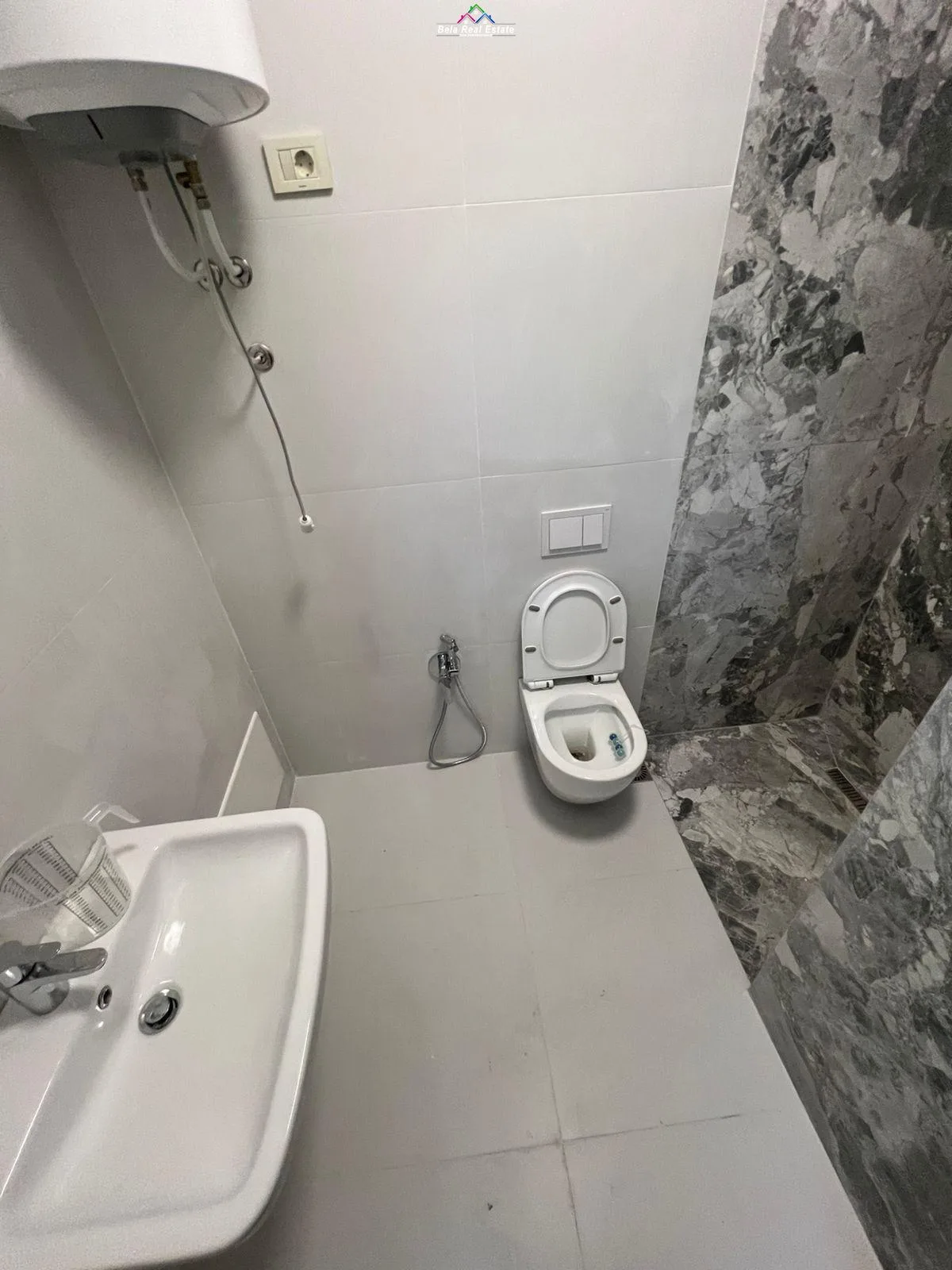 Zyre Me Qera 2+1 Tek Mine Peza (ID BZ2811) Tirane