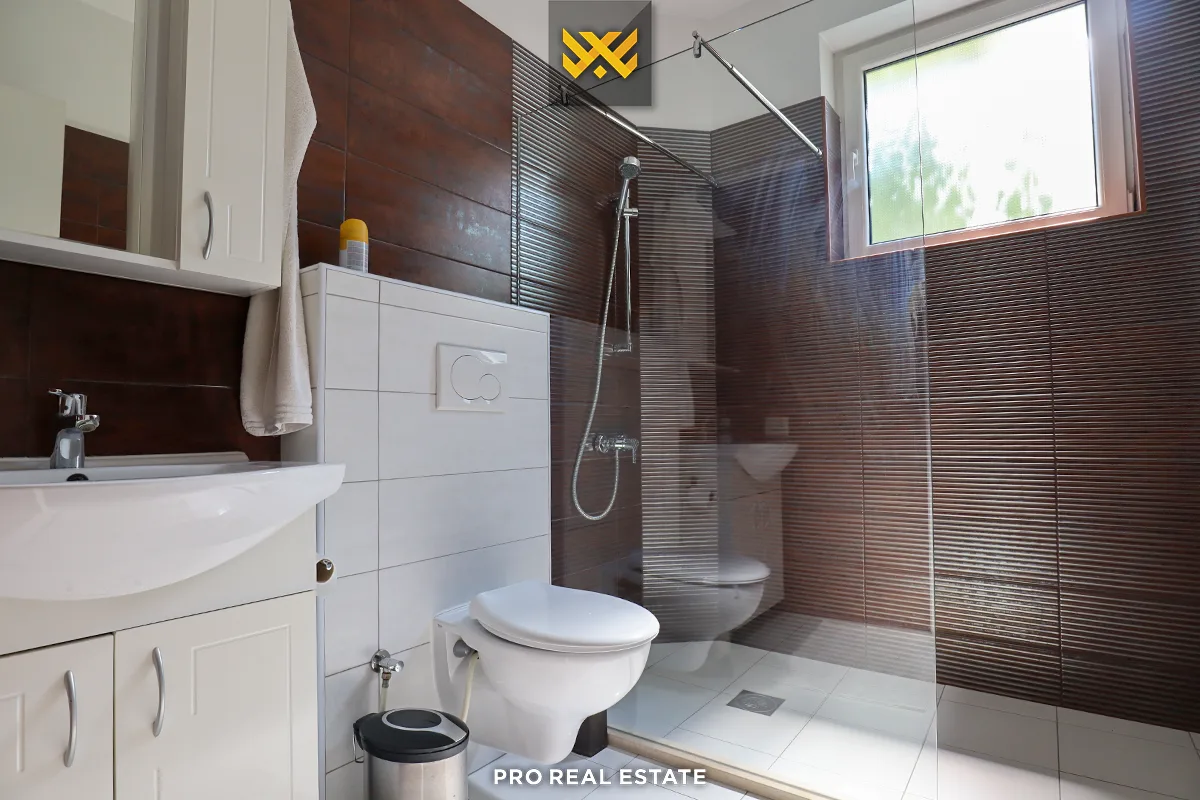 Shtëpi 750m² për #SHITJE në Veternik