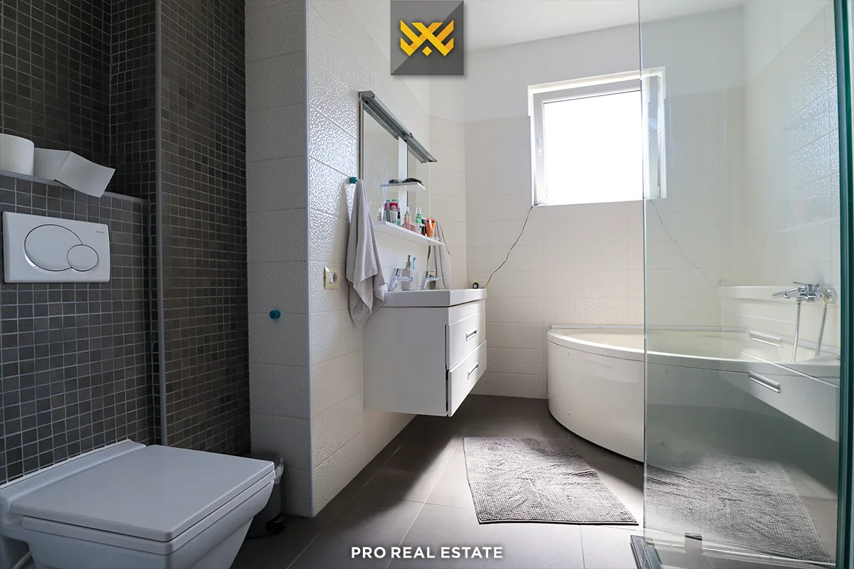 Shtëpi 750m² për #SHITJE në Veternik