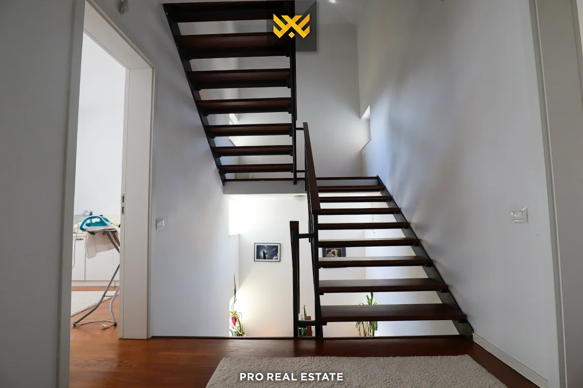 Shtëpi 750m² për #SHITJE në Veternik