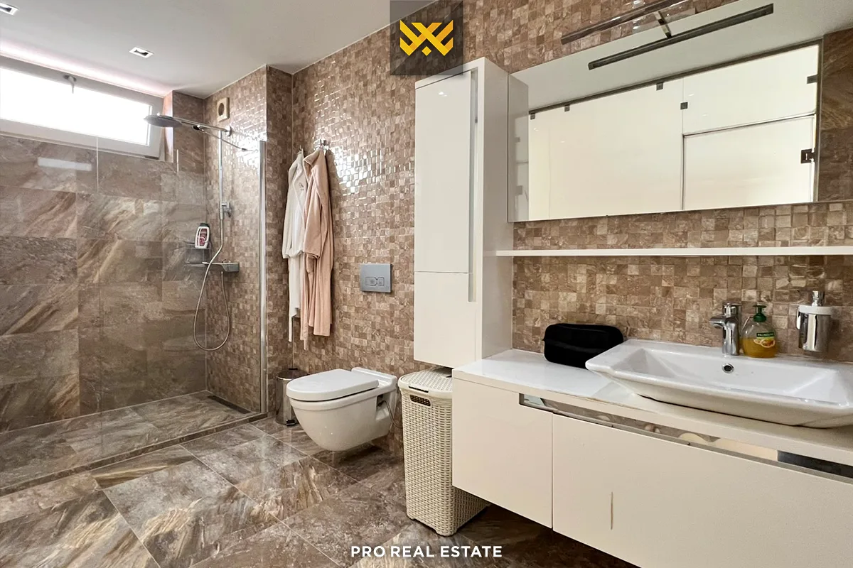 Banesë Penthouse 236m² + 164m² për #SHITJE në Pejton