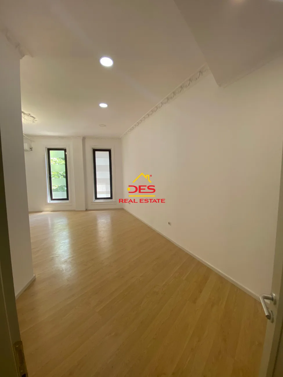 Ambjent Biznesi Ideal për Zyra në Rrugën e Abdi Toptani – 80 m², 2 Zyra + Recepsion